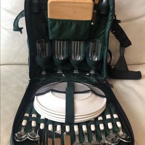 Green Picnic Backpack For 4